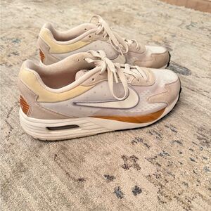 Nike Air Max Solo in Light Orewood/ Brown/ Monarch